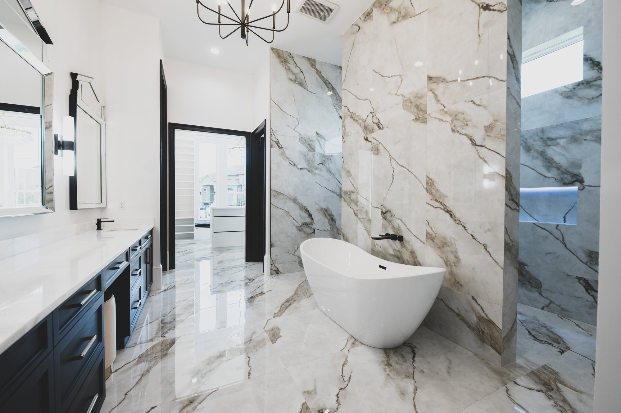 Primary bath at 105 Lac Lafreniere Court