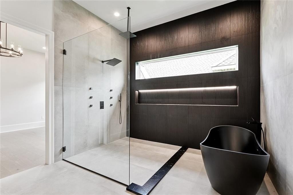 Primary bath at 113 Wood Duck Drive